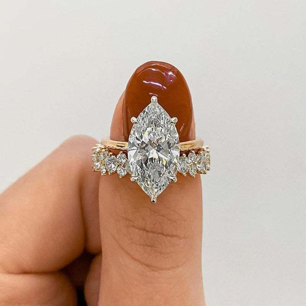 Luxurious Marquise Diamond Ring Set in Gold
