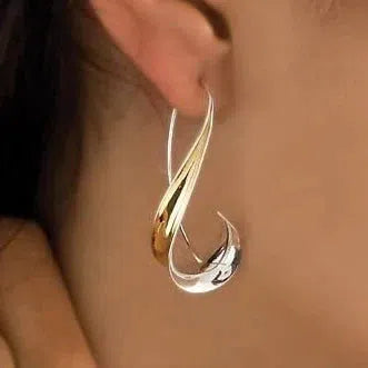 Golden dangling vintage ear ornaments